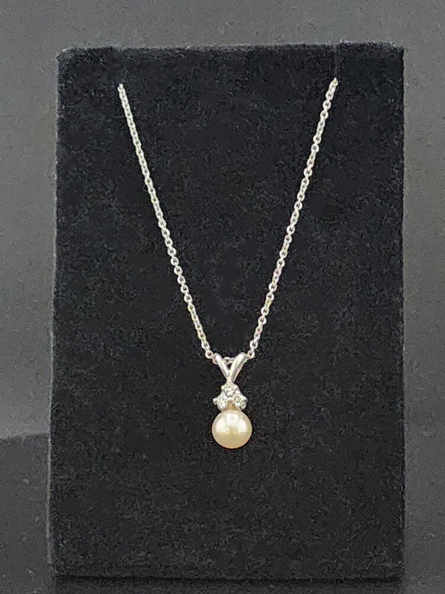 Elegant Pearl Drop Pendant with Diamonds