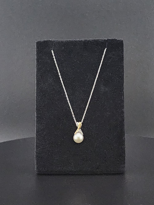 Two-Tone Pearl Drop Pendant with Diamond