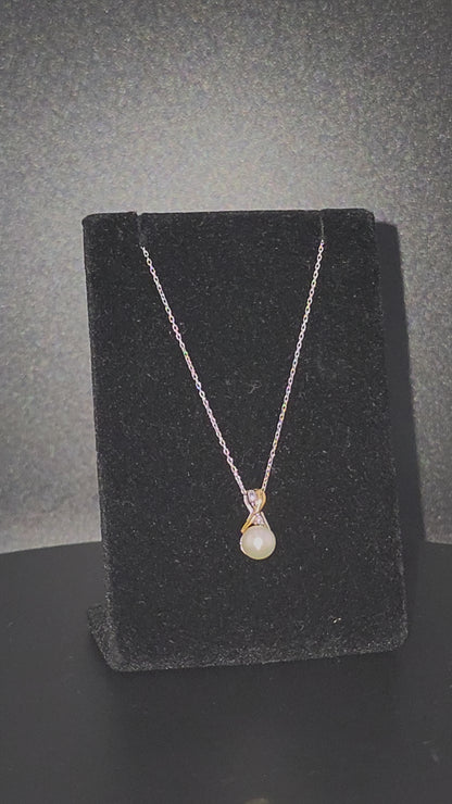 Two-Tone Pearl Drop Pendant with Diamond